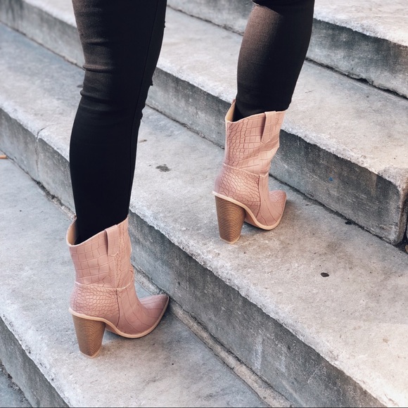 Last 1✨🆕Lana Blush Pink Snake Skin Cowboy Boots - Picture 7 of 8